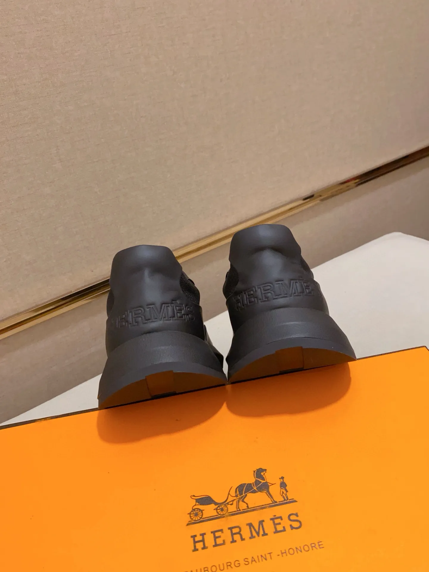 Men's clothing and shoes💰: 600💰《HERMES》【Classic Original Version】Hermès; Top 🔝 Purchasing Agency 🔍🔍Men's latest 🇺🇸 counters are on sale simultaneously, original imported from Italy ▲▲Silk cowhide with breathable fabric ▲▲ (high-end and expensive Qi·Grade) Exquisite workmanship (Italian 🇮🇹Imported water-dyed 🐂cowhide lining) Sole: Original sole provided by the original factory, ⚠️Exclusive double-layer activity·TPR·Rubber·Combined molded outsole; Super·comfortable·wear-resistant·non-slip·environmental protection The real thing is more beautiful if you take the real thing (high quality, follow the order), you can enter and exit the counter at will * Number of yards: 38·39·40·41·42·43·44# (can be customized 45.)